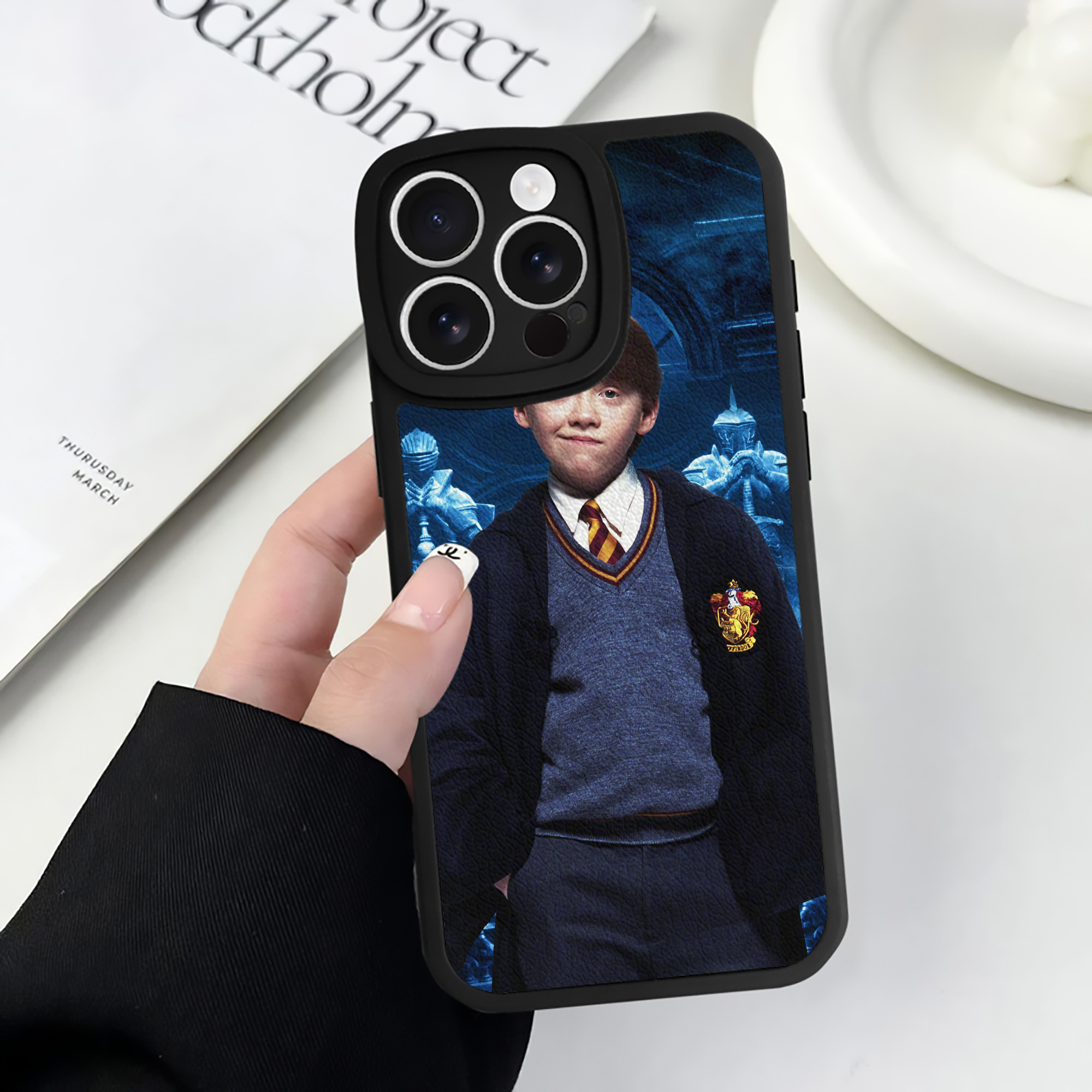 （画像用） Harry Potter ハリー・ポッターシリーズ 【iPhone 16シリーズ対応】シリコンスマホケース（レザー調） 材質：シリコン